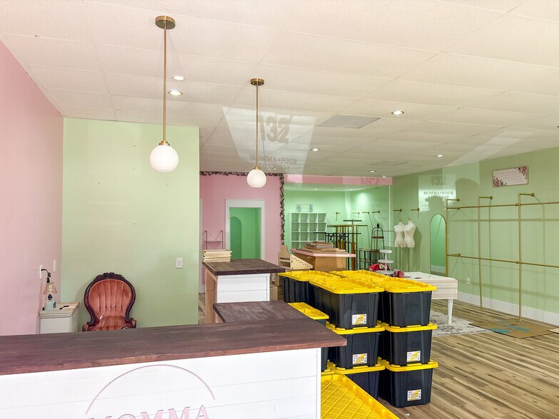 More Photos Of 622 Old Trolley Rd, Summerville Storefront For Lease