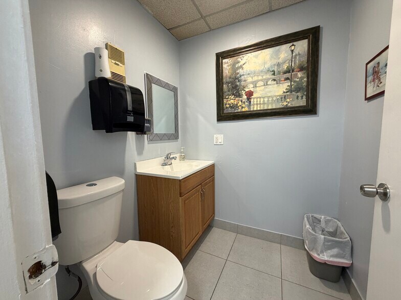 More Photos Of 600 NW 35th Ave, Miami Medical For Lease