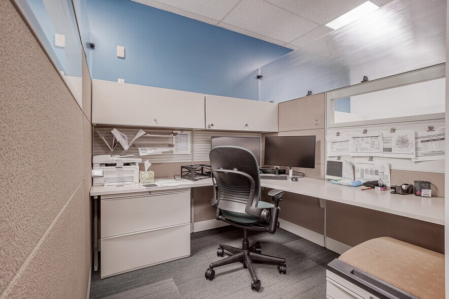 More Photos Of 7150 Rue Frederick-Banting, Montréal Office For Lease