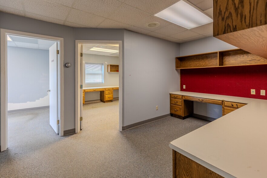 More Photos Of 4303 Memorial Hwy, Mandan Movie Radio TVStudio For Lease