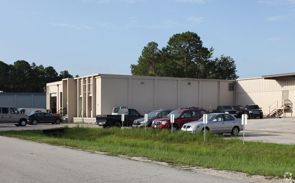 More Photos Of 3028 Mercury Rd, Jacksonville Warehouse For Lease
