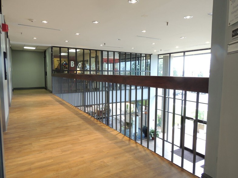 More Photos Of 10001 Lake Forest Blvd, New Orleans Office For Lease