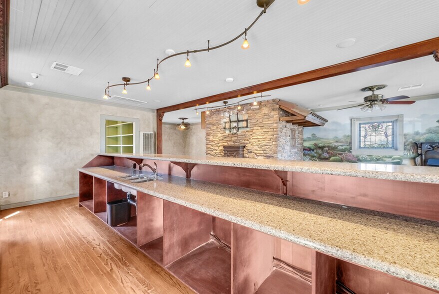 More Photos Of 41955 Main St, Temecula Freestanding For Sale