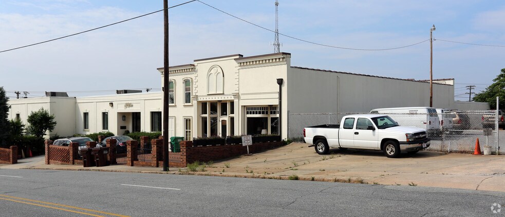 More Photos Of 116 Lindsay St, High Point Freestanding For Sale