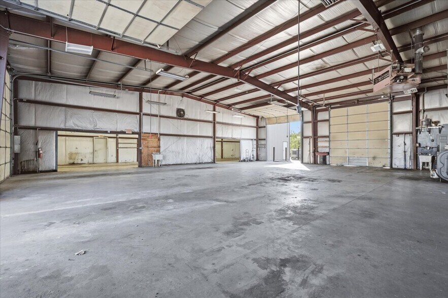 More Photos Of 2816 John Deere Dr, Knoxville Warehouse For Sale
