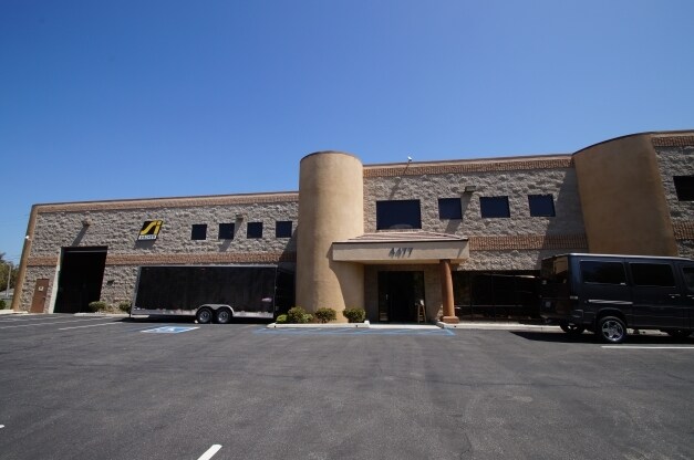 More Photos Of 4477 Shopping Ln, Simi Valley Warehouse For Lease
