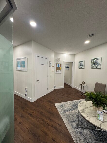 More Photos Of 9633 W Broward Blvd, Plantation Medical For Sale