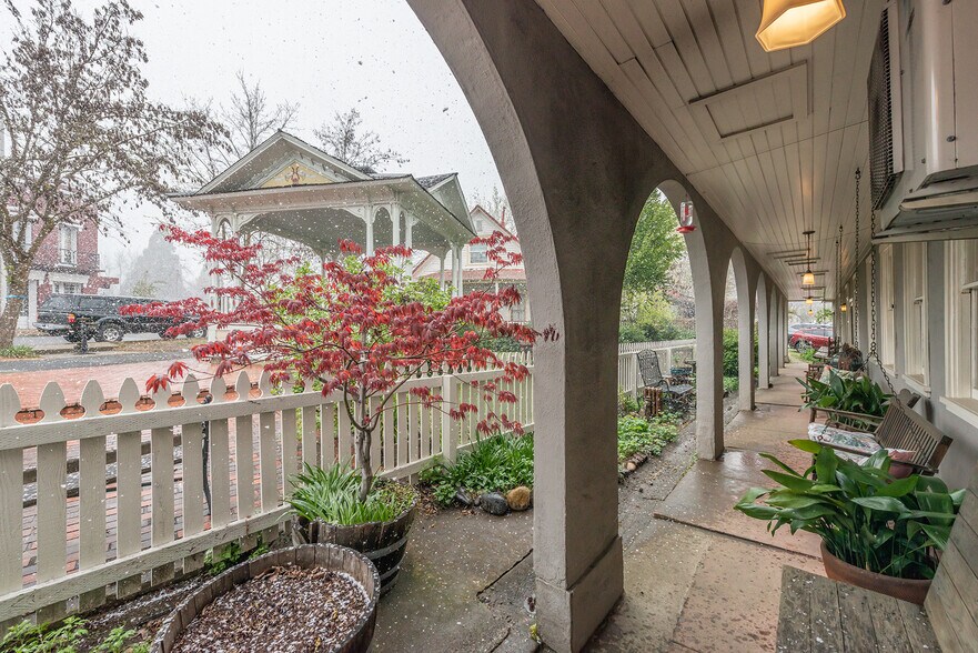 More Photos Of 481 Main St, Weaverville Hotel For Sale