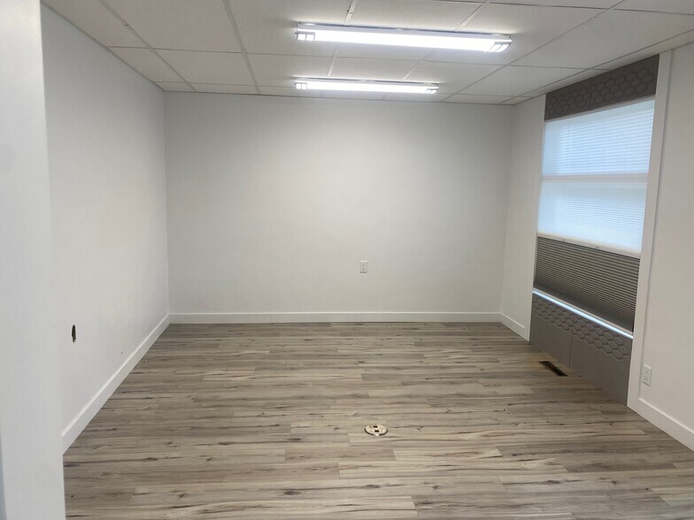 More Photos Of 604 Duchess St, Saskatoon Office For Lease