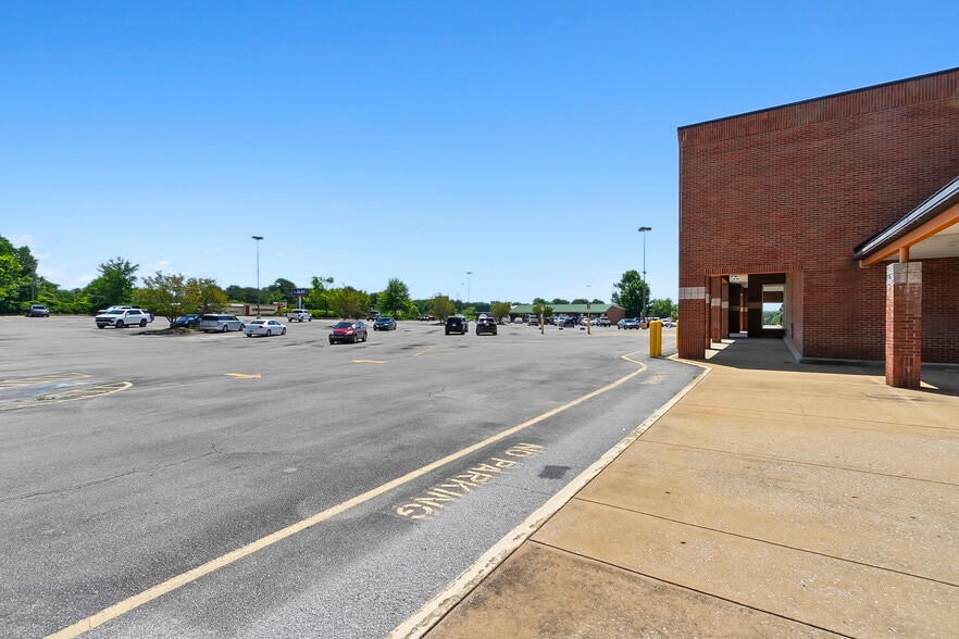 More Photos Of 13620 Highway 43 N, Northport Storefront For Sale