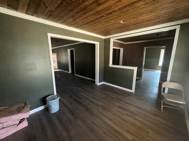 More Photos Of 237 E Main St, Yadkinville Freestanding For Lease