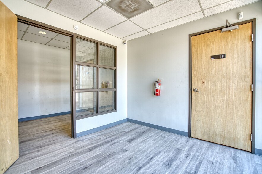 More Photos Of 2590 W 2nd Ave, Denver Flex For Sale