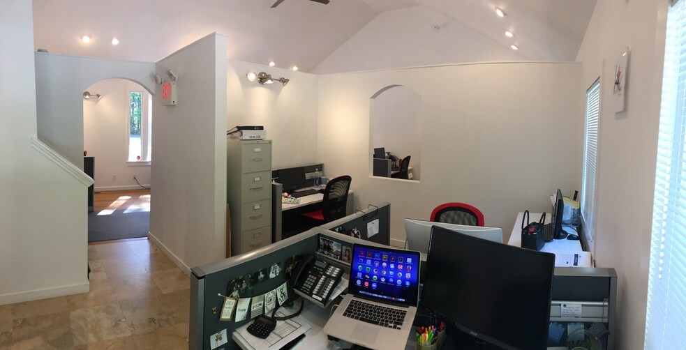 More Photos Of 1223 Walnut St, Cary Office For Lease