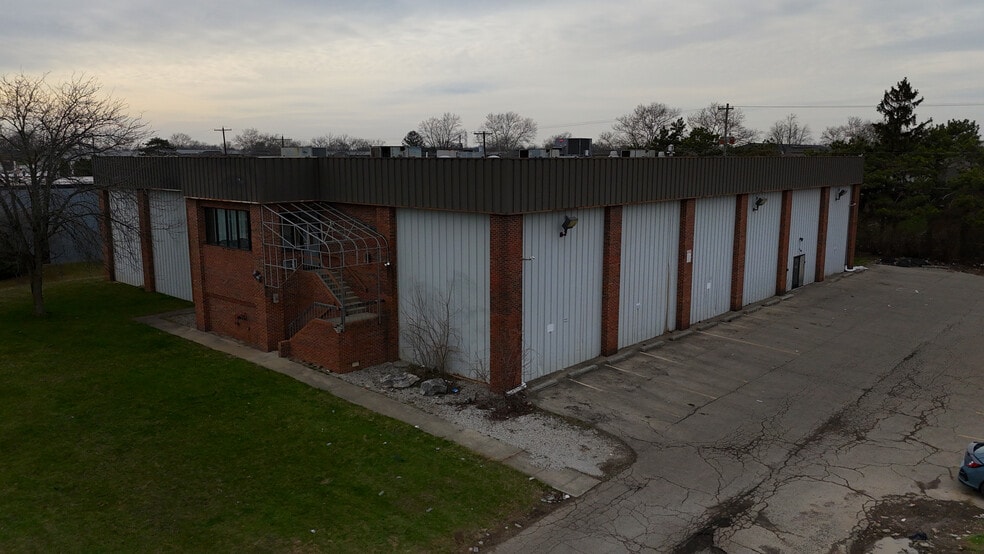 More Photos Of 511 Industrial Mile Rd, Columbus Warehouse For Sale