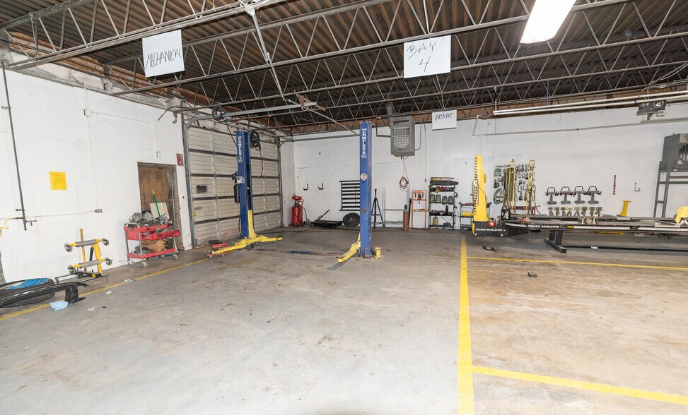 More Photos Of 2300B Plantside Dr, Louisville Warehouse For Lease