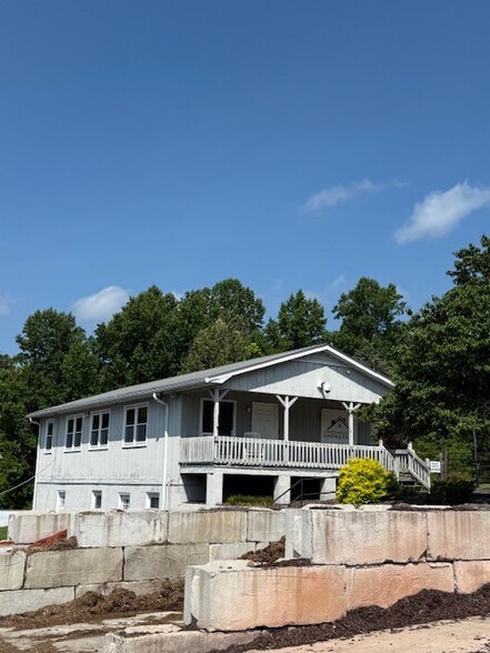More Photos Of 2217 Chestnut Street Ext, High Point Industrial For Lease