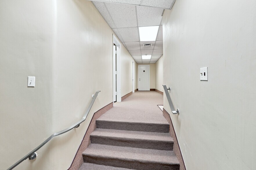 More Photos Of 3506 Memorial Ave, Lynchburg Office For Sale