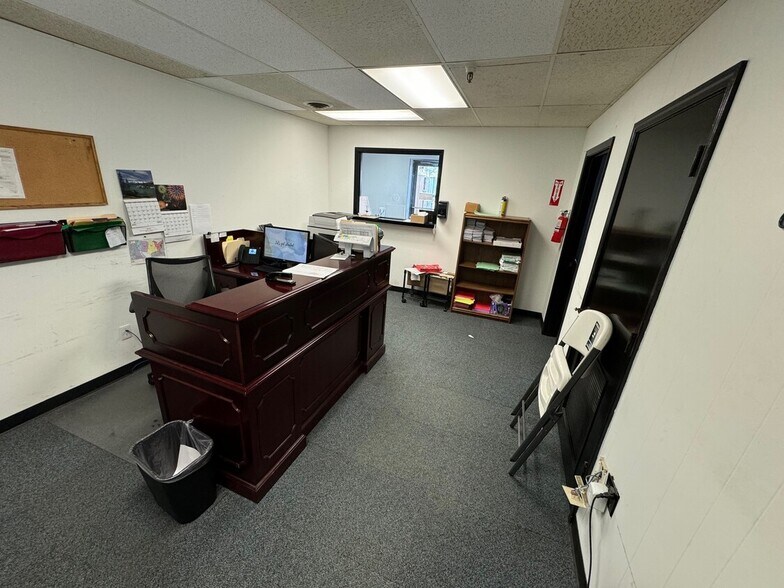 More Photos Of 1811 N Topping Ave, Kansas City Office For Lease