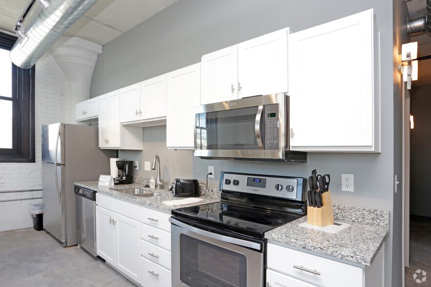 More Photos Of 511 Pershing Ave, Davenport Multifamily For Sale