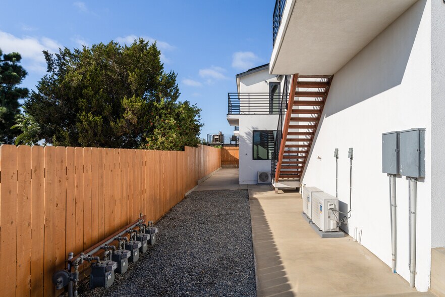 More Photos Of 6728 Thomson Ct, San Diego Apartments For Sale
