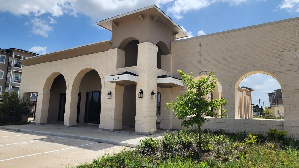More Photos Of 5518 Queenston Blvd, Houston General Retail For Lease