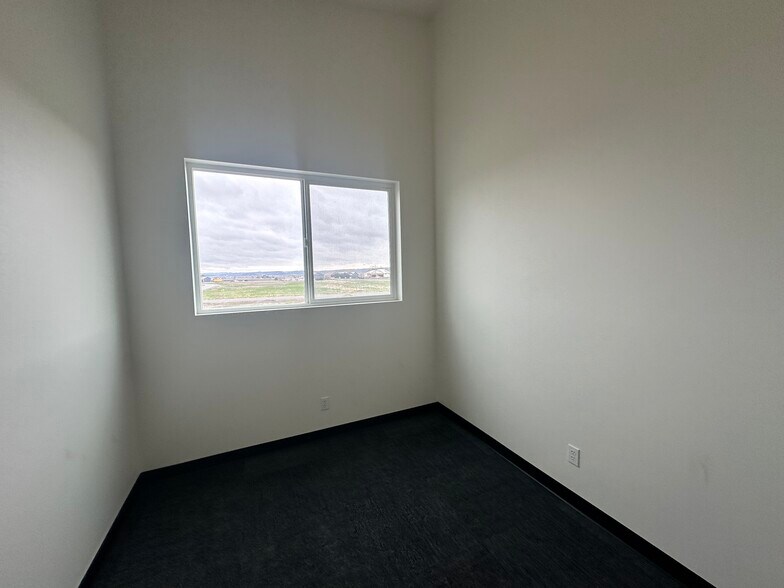More Photos Of 5410 Knox Ave, Billings Warehouse For Lease
