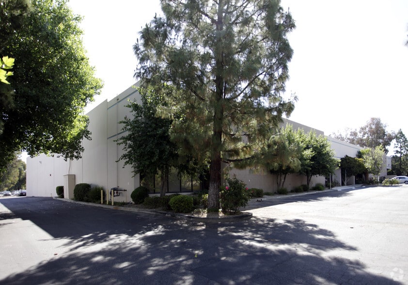 More Photos Of 27778 Avenue Hopkins, Valencia Warehouse For Lease
