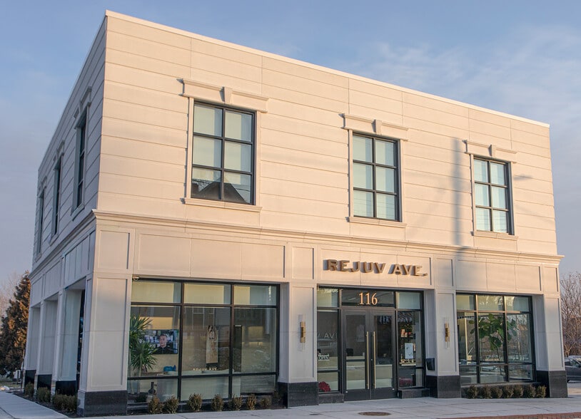 Primary Photo Of 116 Mill St, Fenton Medical For Sale