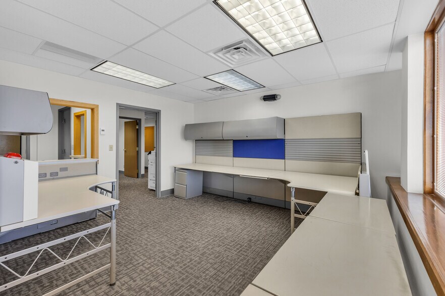 More Photos Of 2515 Foothill Blvd, Rock Springs Office For Lease