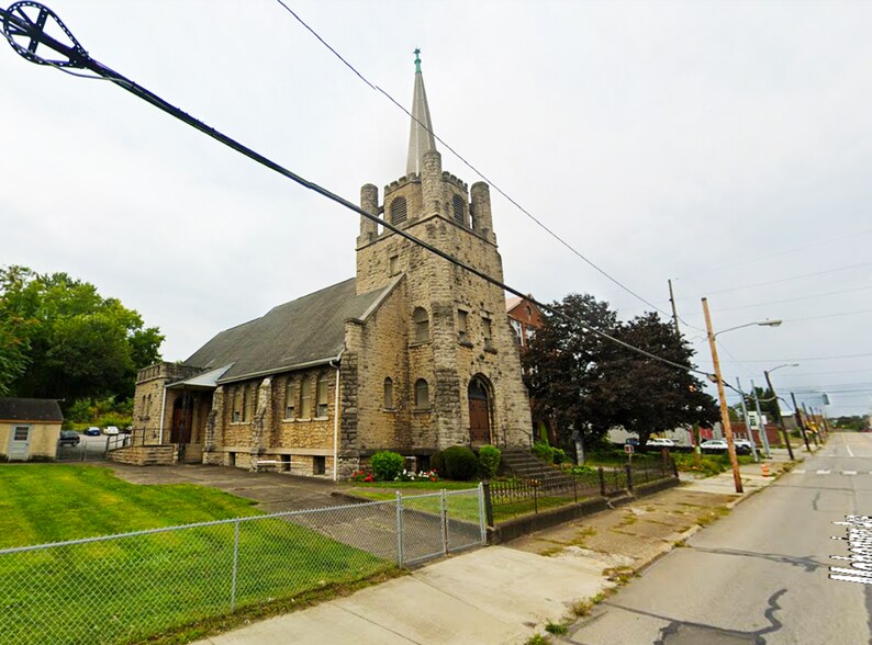 Primary Photo Of 745 Mahoning Ave, Youngstown Religious Facility For Sale
