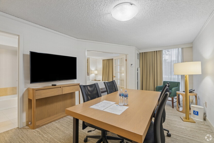 More Photos Of 6120 Peachtree Dunwoody Rd, Atlanta Hotel For Sale