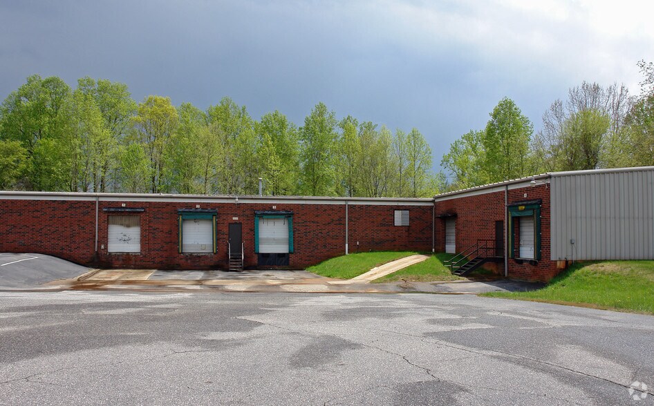 More Photos Of 2066 Industrial Dr, Newton Warehouse For Sale
