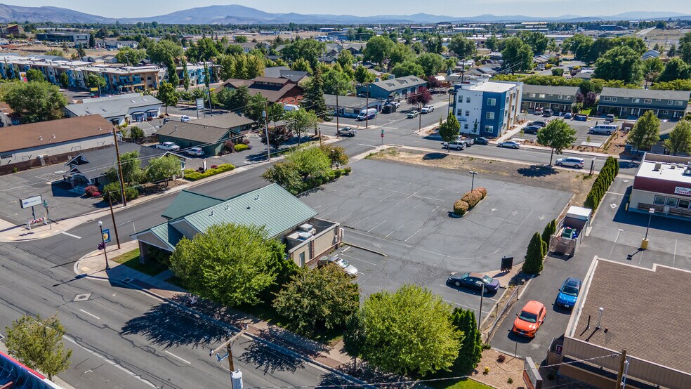 More Photos Of 520 NW Fir Ave, Redmond Fast Food For Sale