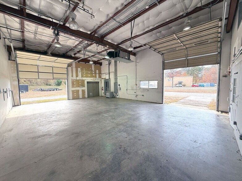 More Photos Of 8433 Erle Rd, Mechanicsville Warehouse For Sale