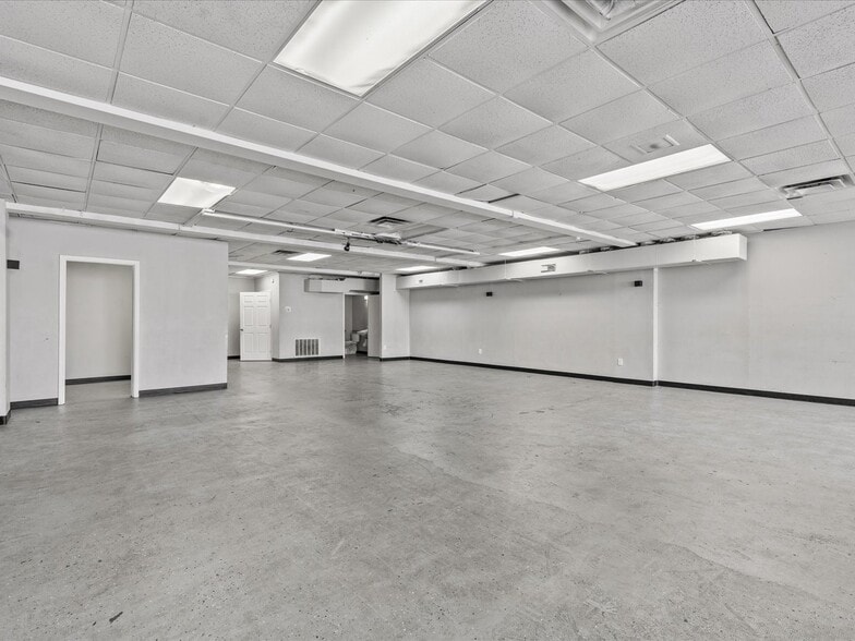 More Photos Of 61 W Central Ave, Lake Wales Flex For Sale