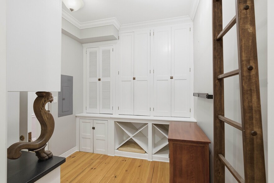 More Photos Of 121-123 E King St, Lancaster Office Residential For Sale