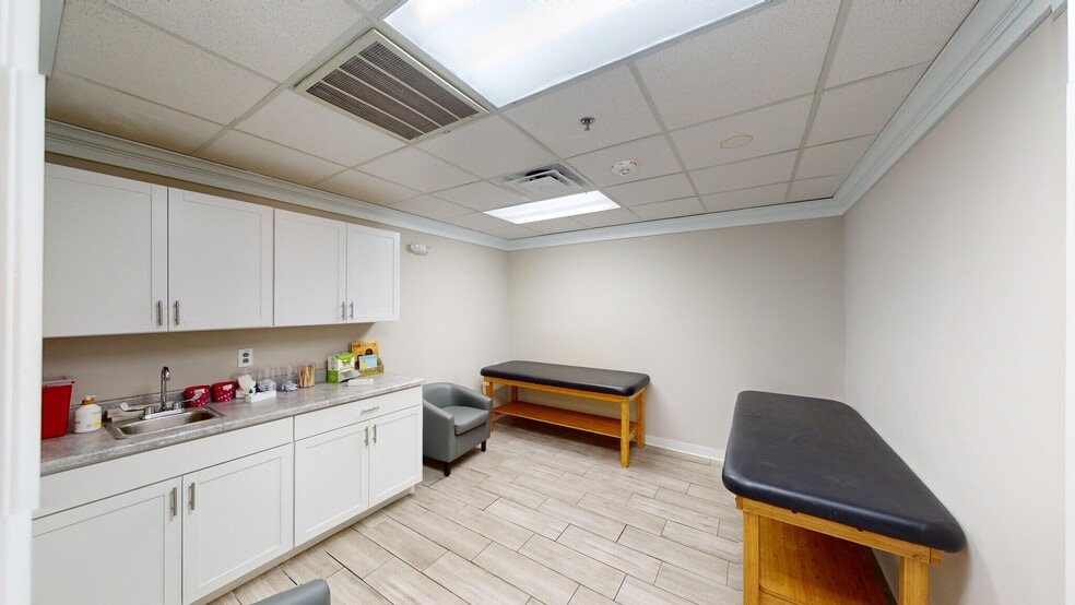 More Photos Of 6709 Ridge Rd, Port Richey Medical For Lease