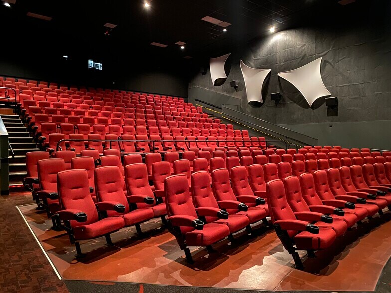 More Photos Of 1124 Edgewater Dr N, North Pekin Movie Theatre For Lease