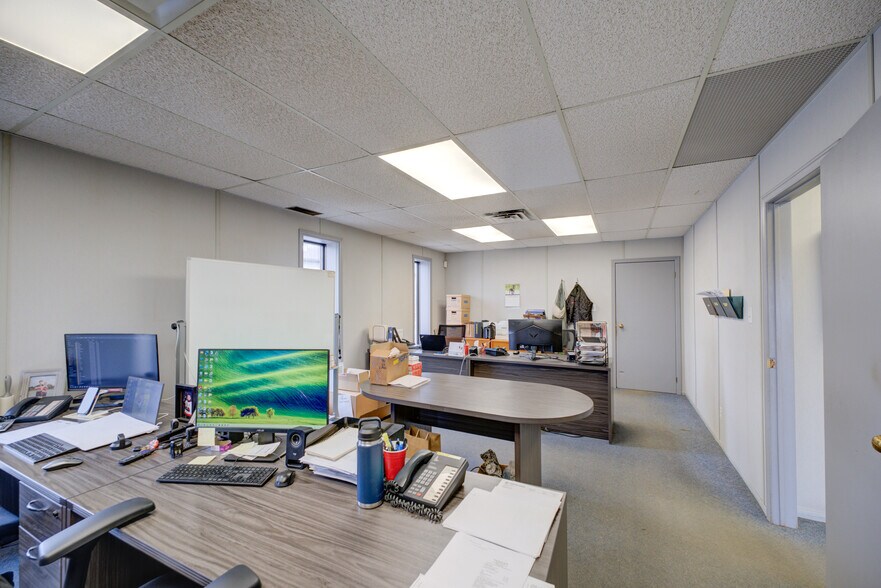 More Photos Of 114 Easton Rd, Brantford Industrial For Sale