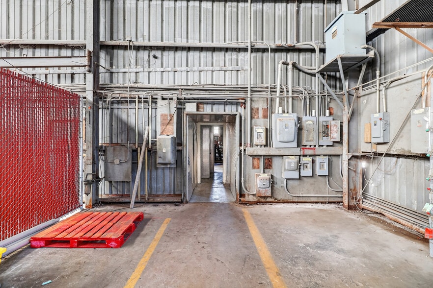 More Photos Of 3145 US Highway 92 E, Lakeland Warehouse For Sale