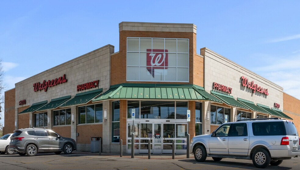 Primary Photo Of 1528 Main St, Parsons Drugstore For Sale