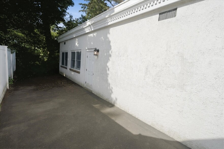 More Photos Of 33 Candee Ave, Sayville Medical For Lease