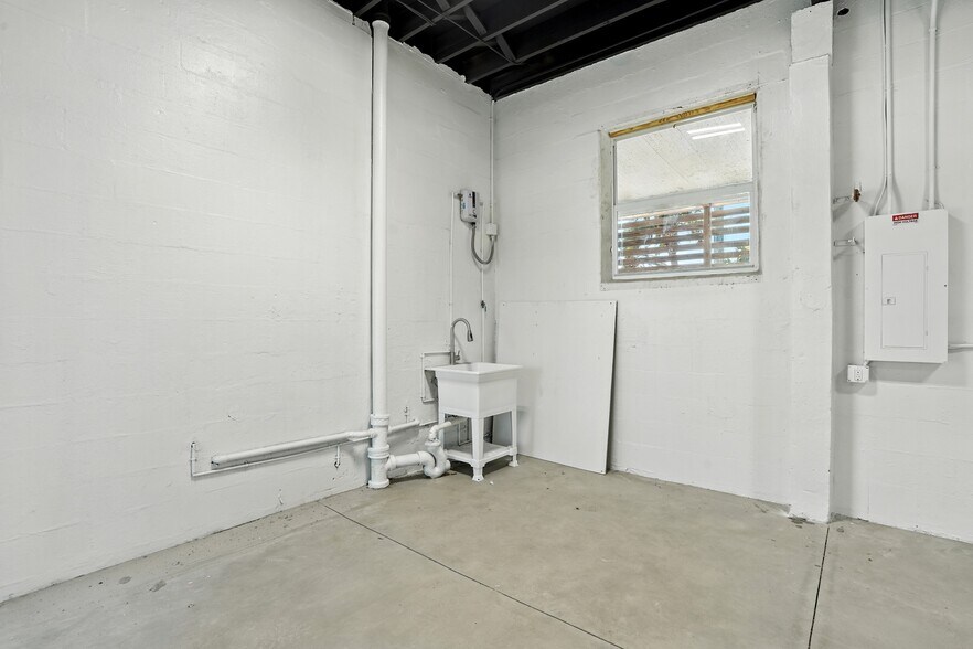 More Photos Of 19003 San Carlos Blvd, Fort Myers Service Station For Sale