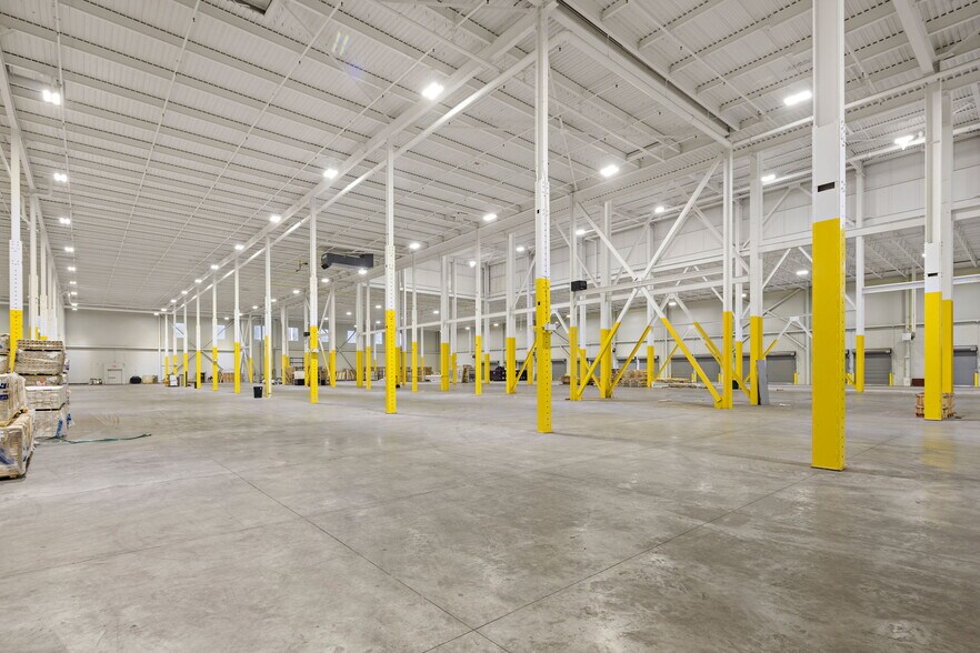 More Photos Of 6001 Tonnelle Ave, North Bergen Warehouse For Lease