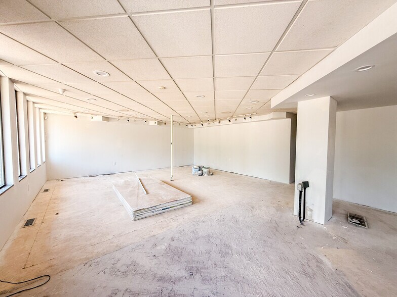 More Photos Of 22 N Telegraph Rd, Pontiac Medical For Lease