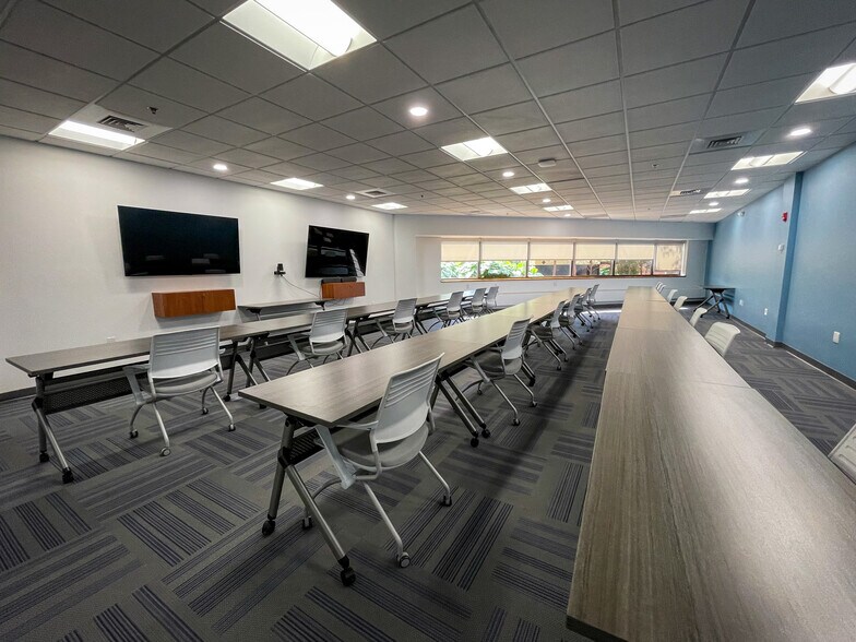 More Photos Of 135 Beaver St, Waltham Office For Lease