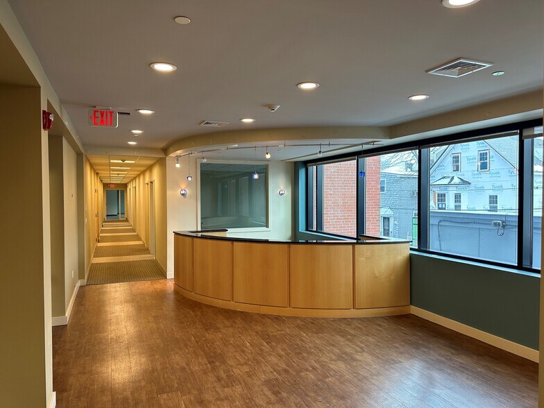 More Photos Of 123 Pleasant St, Marblehead Office For Lease