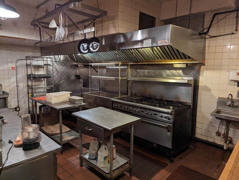 More Photos Of 305 E 92nd St, New York Apartments For Lease