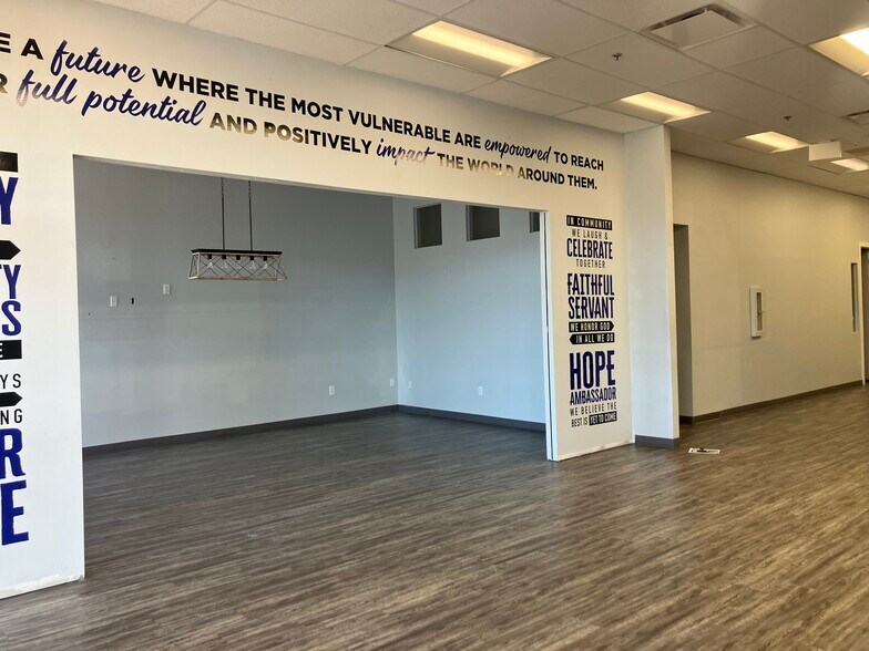 More Photos Of 2710 W Southern Ave, Phoenix General Retail For Lease