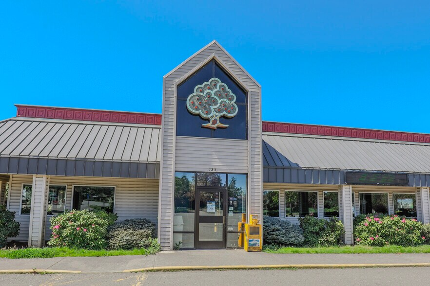 More Photos Of 125 Ponderosa Dr, Sutherlin Restaurant For Sale